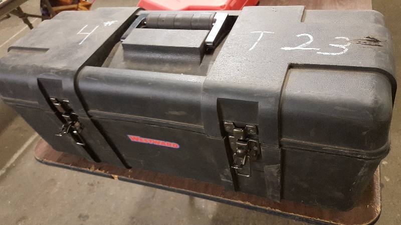 lot 6355 image: Nice heavy duty tool box with a bid assortment of hack saws and files.  Couple of nice tools in this lot