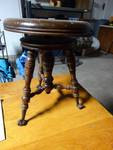 Antique adjustable organ stool w/decorative feet.