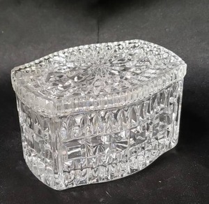 lot 1 image: Crystal Cut Glass 4 Wide Trinket Box