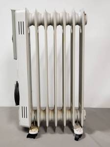 lot 4 image: Works Great Honeywell Radiant Heater