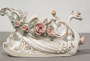 lot 9 image: Occupied Japan Lamore China Vase - Great Details