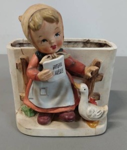 lot 24 image: 1958 Vintage Napco  5 Figurine (repaired)