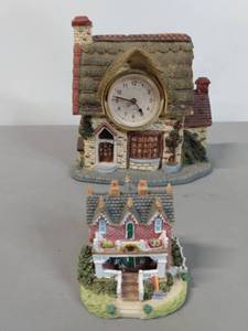 lot 30 image: Quartz Cottage Clock 7x3x6  Mini Aunt Alices Quilt Shop