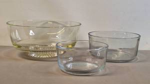 lot 58 image: Vintage Decorative Clear Glass Serving Bowl 10, Heavy, Anchor Hocking, Pyrex, Bowls