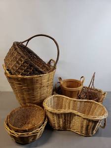 lot 86 image: Large Lot of Baskets