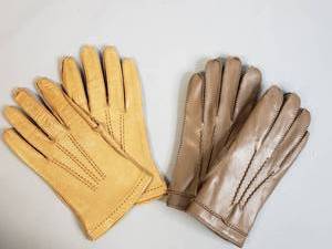 lot 113 image: Leather Gloves and Lined Gloves - Appear To Be Medium Sized Womens