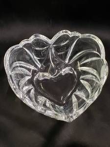lot 117 image: Gorham Fine Crystal 6.5 at widest point Heart Shaped Bowl