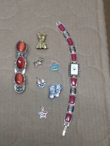 lot 168 image: Jewelry Lot