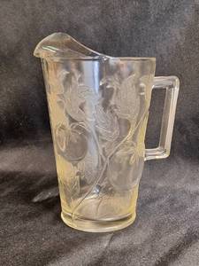 lot 177 image: Vintage EAPG JEANNETTE GLASS Late Tomato Vine Pitcher
