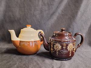 lot 178 image: 940s OXFORD STONEWARE POTTERY Tea Pot With Lid White Snow Flower Star Flower & Vintage BROWN Teapot
