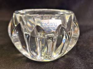 lot 185 image: Vintage Toscany Collection Lead Crystal Tapered Votive Candle Holder
