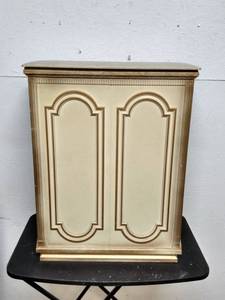 lot 207 image: Clothes Hamper  Toy Box 23x11x24