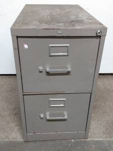lot 217 image: 2 Drawer HON File Cabinet 15x25x26 (no key)