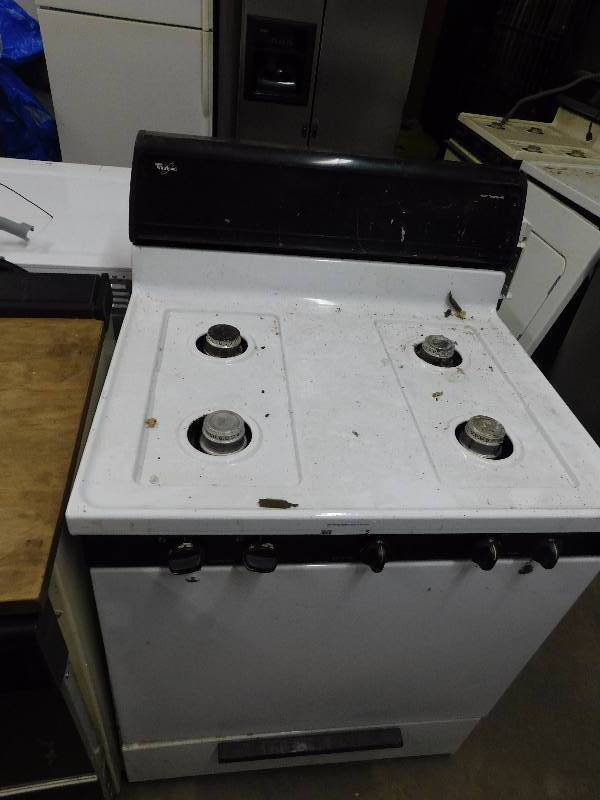 lot 5 image: Whirlpool Oven with 4 Burner Stove Top