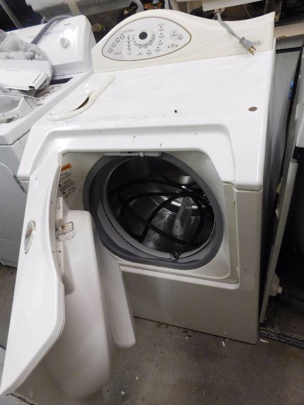 lot 7 image: Maytag Neptune Front Load Washer