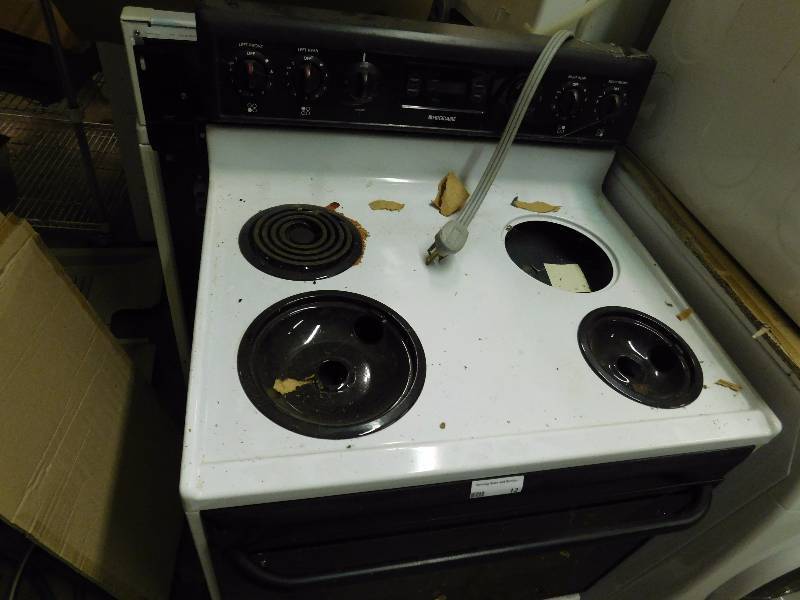 lot 12 image: Frigidaire Oven With 4 Burner Stove Top