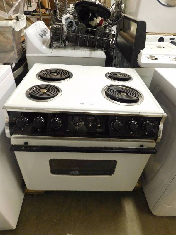 lot 20 image: Frigidaire Oven With 4 Burner Stove Top