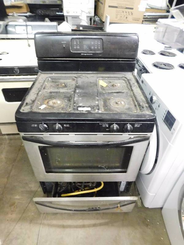 lot 25 image: Frigidaire Oven With 4 Burner Stove Top