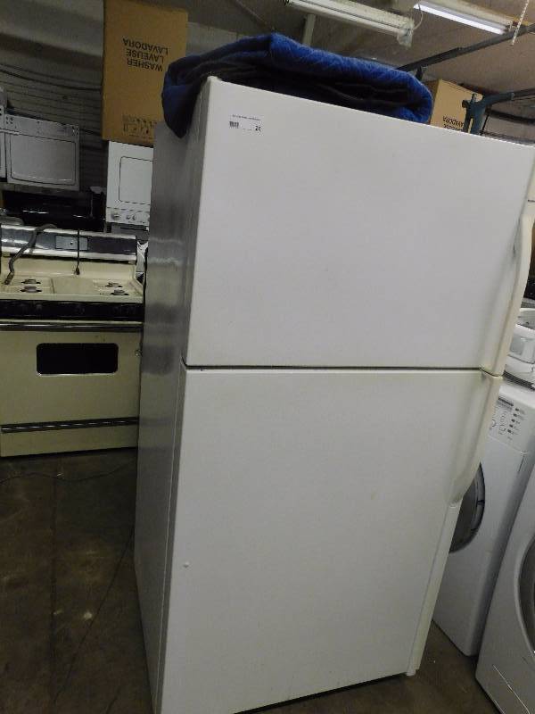 lot 28 image: Kenmore Refrigerator