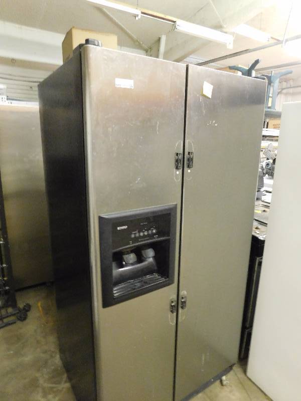 lot 29 image: Kenmore Refrigerator