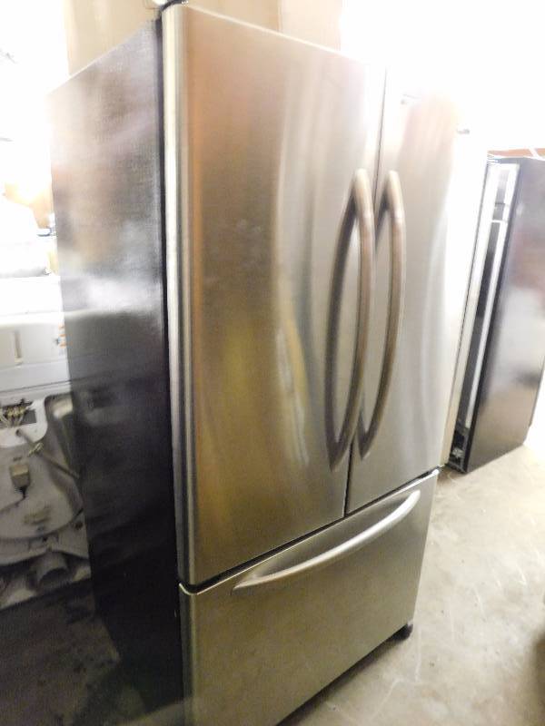 lot 31 image: Amana Refrigerator