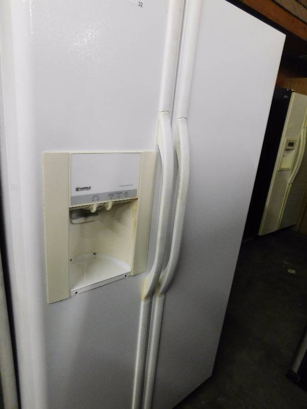 lot 32 image: Kenmore Refrigerator