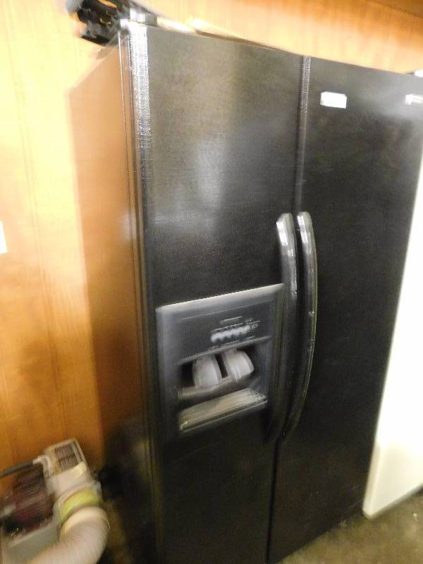 lot 33 image: Kenmore Elite Refrigerator