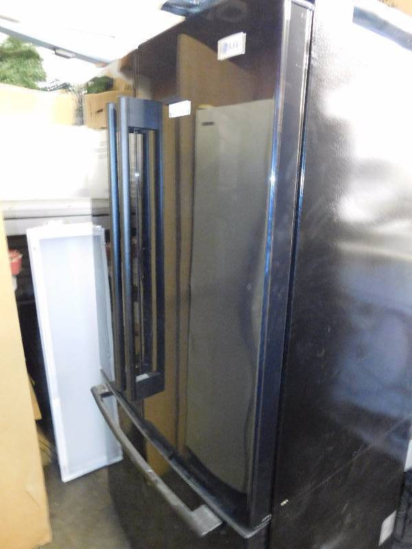 lot 35 image: LG Refrigerator