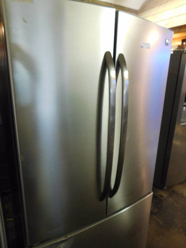 lot 39 image: General Electronics Refrigerator
