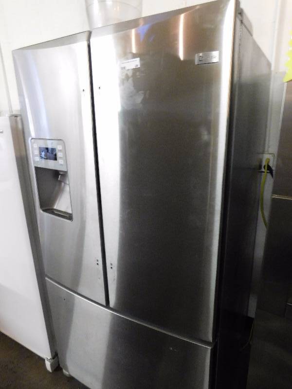 lot 40 image: General Electronics Refrigerator