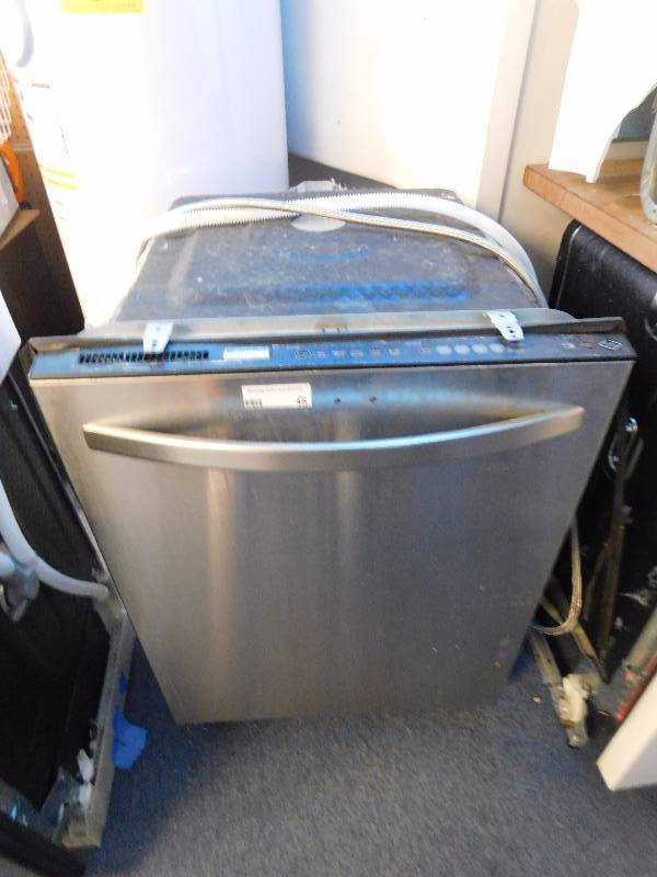 lot 45 image: Kenmore Elite Dishwasher