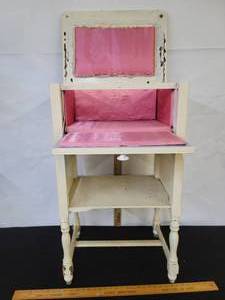 lot 102 image: Vintage Womens fold-away vanity