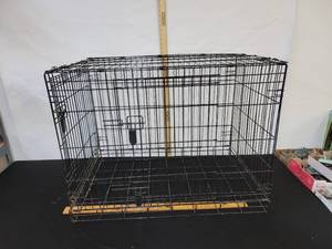 lot 108 image: Metal dog kennel