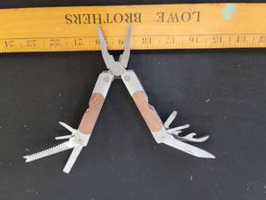 lot 122 image: Sheffield Multi Tool.