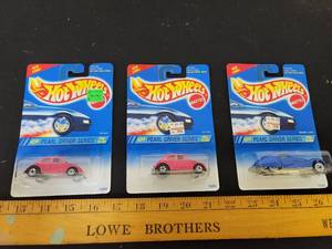 lot 158 image: 3- Pearl Driver Series Hot Wheels