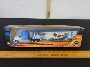 lot 172 image: 2002 NASCAR Hot Wheels Transporter Tribute