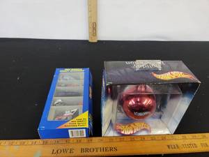 lot 203 image: 5-Pack Hot Wheels Collectible Cars and a Hot Wheels Holiday Decoration Ornament