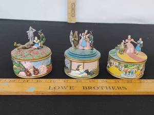 lot 206 image: Wonderful Wizard of Oz Music Box made by Ardleigh-Elliot-- Song names in description