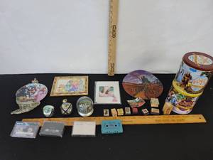 lot 215 image: Wizard Of Oz Memorabilia- Tins, Decorative plate, Cassettes, Bells, Stamps and more