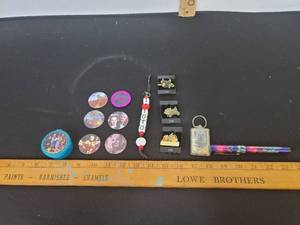 lot 227 image: Wizard Of Oz Keychains, Pen and Pins