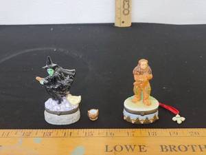 lot 228 image: 1998 Midwest Cowardly Lion and Wicked Witch Porcelain Hinged Boxes WTrinkets