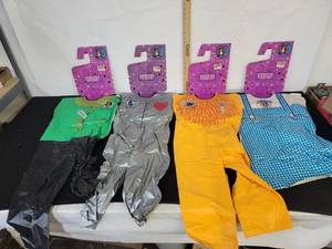 lot 241 image: 4- Childrens Vintage Wizard Of Oz Halloween Costumes