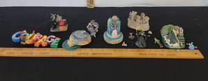 lot 242 image: Wizard Of Oz Figures And Decor