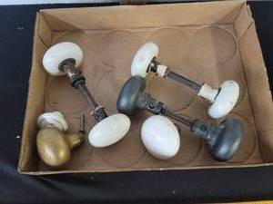 lot 253 image: Vintage Door Knobs