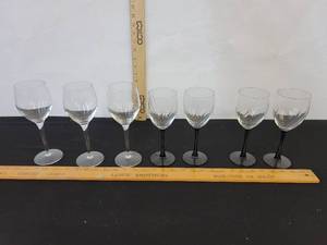 lot 321 image: 7- Wine Glasses