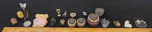 lot 327 image: Small Knick knacks