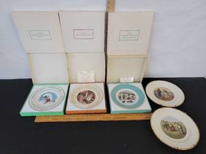 lot 330 image: AVON Decorative Plates