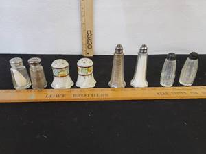 lot 354 image: 4-Sets Of Salt&Pepper Shakers