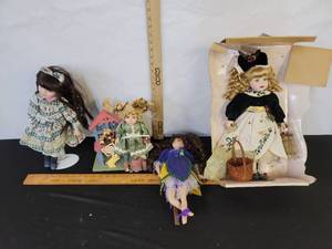 lot 359 image: 4-Vintage Porcelain Dolls