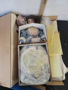 lot 372 image: Sweet Dreams Collection Porcelain Doll